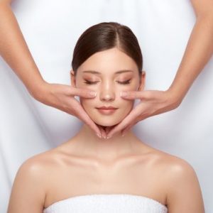 Kinesiolifting facial